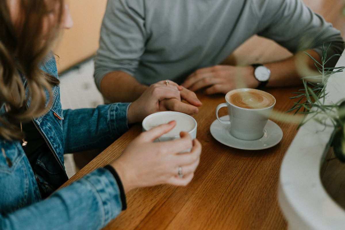 Persone in un contesto di conversazione