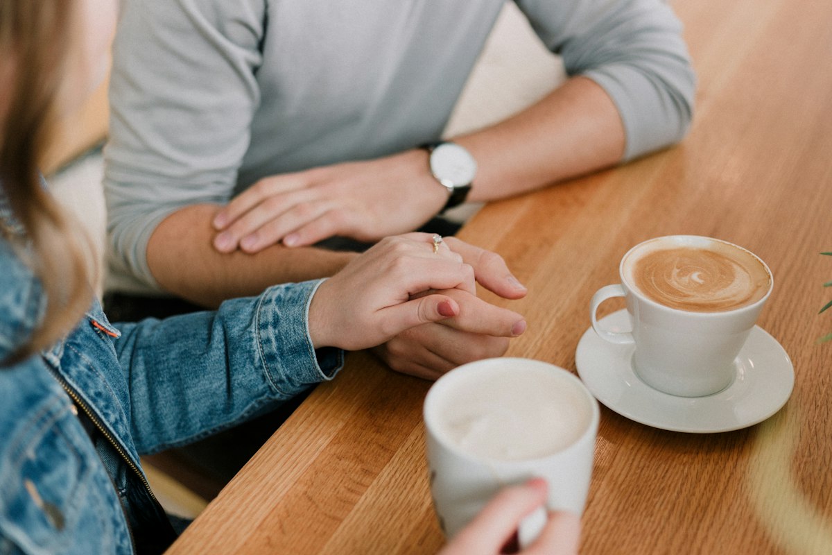 Persone in un contesto di conversazione